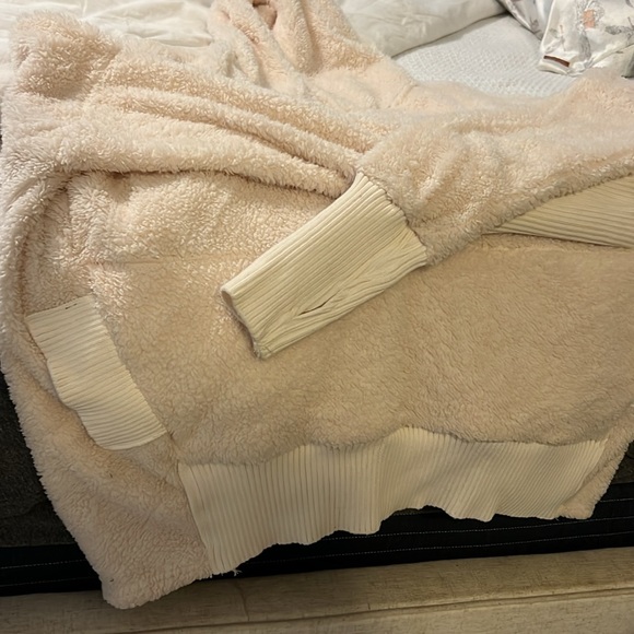 Cream Sherpa Teddy Pullover - Picture 3 of 3